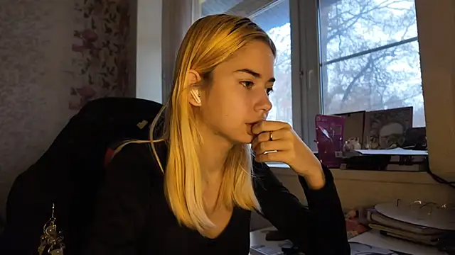 Snapshot of Witching_Moon chatting on December 1, 2025, 7:31 am Witching Moon online show from December 1, 2025, 7:31 am