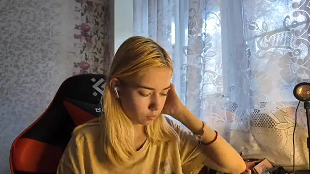 Snapshot of Witching_Moon chatting on October 29, 2025, 7:51 am Witching Moon online show from October 29, 2025, 7:51 am