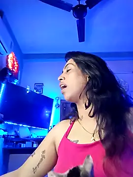 Love Beauty01 online show from February 3, 2026, 6:57 pm