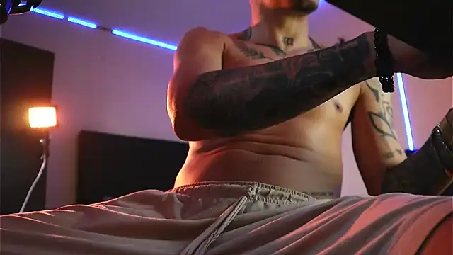 AlphaMasterXxx online show from November 15, 2025, 6:12 pm