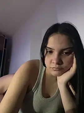 Snapshot of Selena_y chatting on February 3, 2026, 8:25 pm Selena y online show from February 3, 2026, 8:25 pm