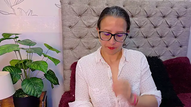 Snapshot of Saraa_Marrison_ chatting on October 8, 2025, 11:49 pm Saraa Marrison  online show from October 8, 2025, 11:49 pm