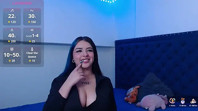 MaviceMur online show from December 15, 2025, 7:52 pm