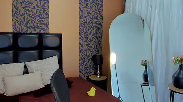 mysterius boy online show from November 14, 2025, 8:23 pm