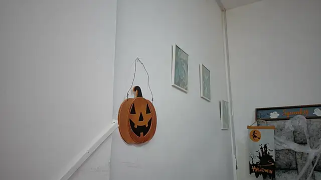 Snapshot of Lizbeth_Rouse chatting on October 28, 2025, 11:09 am Lizbeth Rouse online show from October 28, 2025, 11:09 am