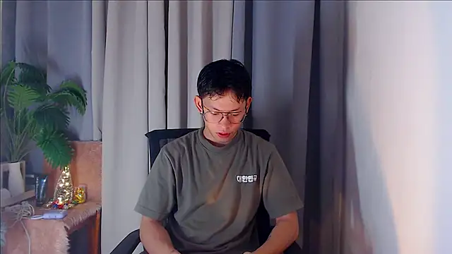 Snapshot of pinkcock_froi2305 chatting on October 6, 2025, 12:56 am pinkcock froi2305 online show from October 6, 2025, 12:56 am