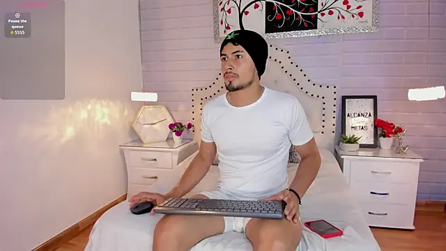 Snapshot of Valentiinoss chatting on January 5, 2026, 8:23 pm Valentiinoss online show from January 5, 2026, 8:23 pm