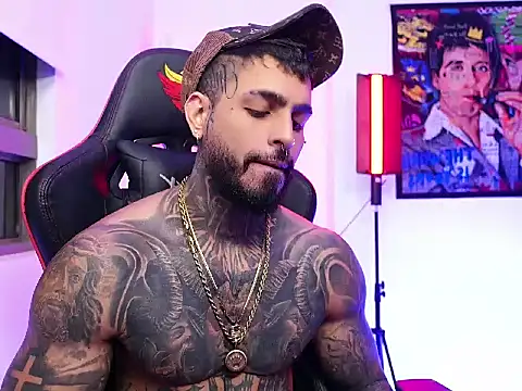 Snapshot of logan_hugh8 chatting on November 14, 2025, 5:33 am logan hugh8 online show from November 14, 2025, 5:33 am