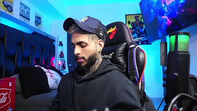 logan hugh8 online show from February 24, 2026, 6:14 am