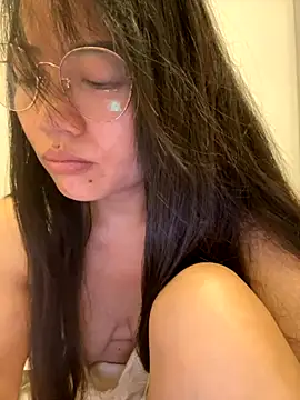 coco-o online show from October 4, 2025, 2:07 pm