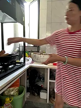 coco-o online show from October 1, 2025, 4:06 am