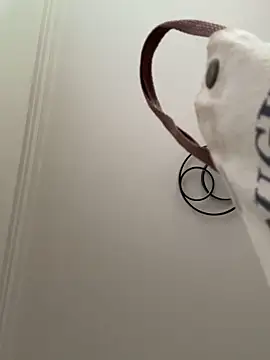 coco-o online show from September 24, 2025, 2:51 am