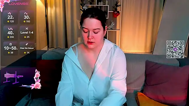 Snapshot of HelenHartt chatting on December 4, 2025, 1:37 am HelenHartt online show from December 4, 2025, 1:37 am