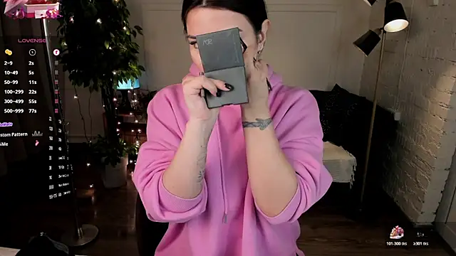 Snapshot of Dark_Moni chatting on January 8, 2026, 2:50 am Dark Moni online show from January 8, 2026, 2:50 am