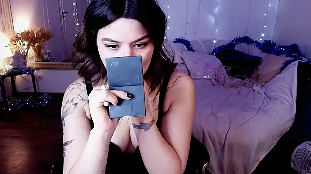 Snapshot of Dark_Moni chatting on December 18, 2025, 2:49 am Dark Moni online show from December 18, 2025, 2:49 am