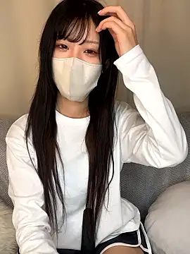 emiiiii1001 online show from December 17, 2025, 4:06 am