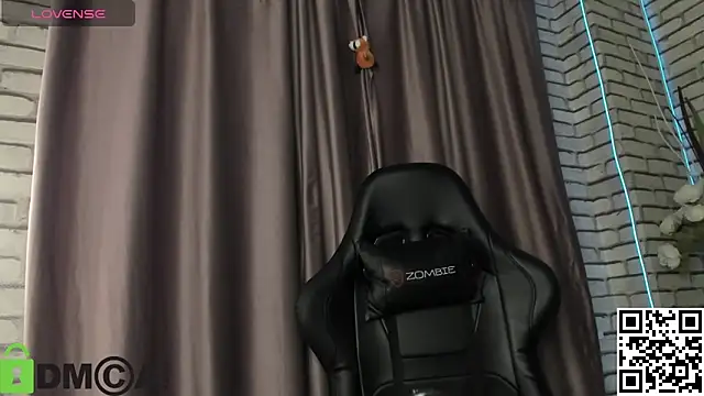 Snapshot of lasly_moon chatting on December 22, 2025, 12:33 am lasly moon online show from December 22, 2025, 12:33 am