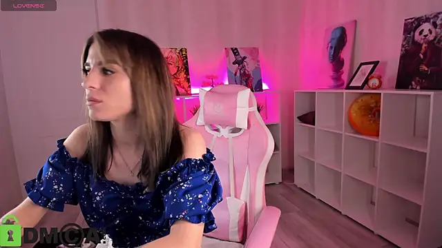 Snapshot of lasly_moon chatting on January 7, 2026, 12:04 am lasly moon online show from January 7, 2026, 12:04 am