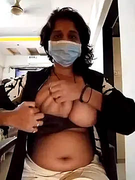 Snapshot of Love_Foreverr12 chatting on November 5, 2025, 8:39 am Love Foreverr12 online show from November 5, 2025, 8:39 am