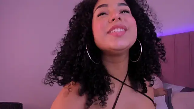 Snapshot of MiaWonderfull chatting on November 21, 2025, 5:28 am MiaWonderfull online show from November 21, 2025, 5:28 am