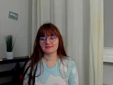 Snapshot of Julie_Diamond chatting on December 5, 2025, 5:55 pm Julie Diamond online show from December 5, 2025, 5:55 pm