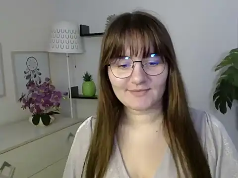 Snapshot of Julie_Diamond chatting on November 18, 2025, 2:42 pm Julie Diamond online show from November 18, 2025, 2:42 pm