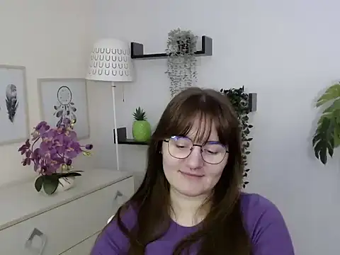 Snapshot of Julie_Diamond chatting on December 15, 2025, 1:39 pm Julie Diamond online show from December 15, 2025, 1:39 pm