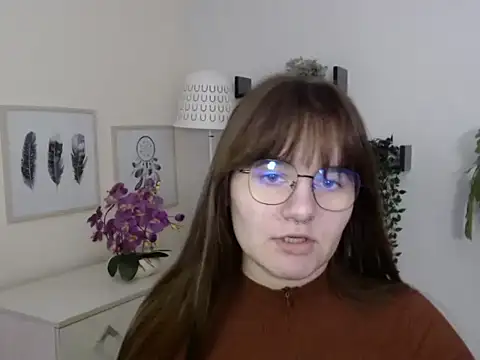 Snapshot of Julie_Diamond chatting on December 1, 2025, 5:14 pm Julie Diamond online show from December 1, 2025, 5:14 pm