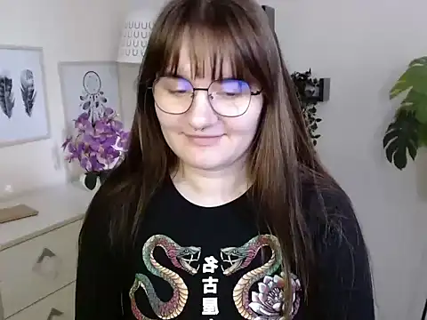 Snapshot of Julie_Diamond chatting on October 22, 2025, 12:26 pm Julie Diamond online show from October 22, 2025, 12:26 pm