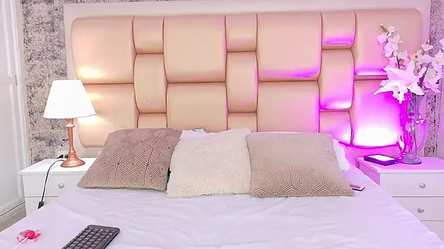 Snapshot of AngelaRoberts chatting on November 23, 2025, 6:01 am AngelaRoberts online show from November 23, 2025, 6:01 am