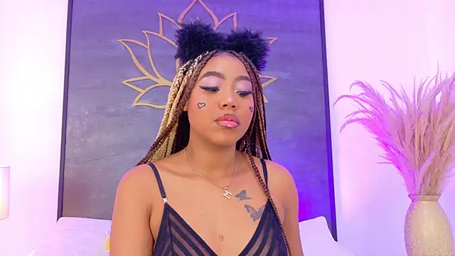 Snapshot of AngelaRoberts chatting on November 17, 2025, 3:43 am AngelaRoberts online show from November 17, 2025, 3:43 am