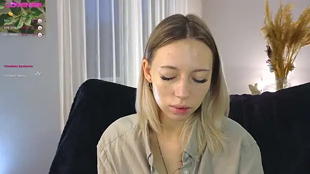 NyxaThorn online show from October 21, 2025, 2:38 pm