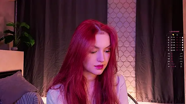 Snapshot of GildedKitten chatting on November 6, 2025, 6:45 pm GildedKitten online show from November 6, 2025, 6:45 pm