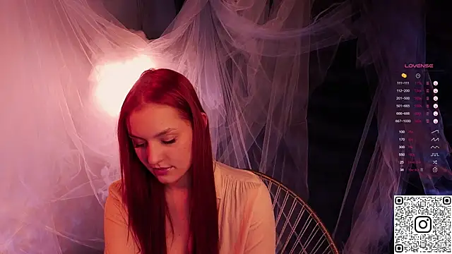 Snapshot of GildedKitten chatting on November 18, 2025, 7:39 pm GildedKitten online show from November 18, 2025, 7:39 pm