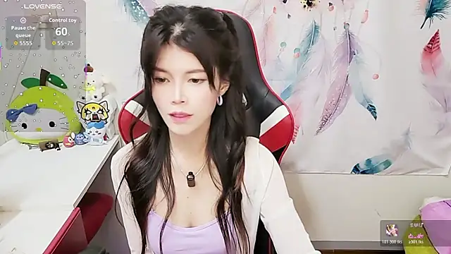 Snapshot of Alina10932 chatting on December 4, 2025, 9:19 am Alina10932 online show from December 4, 2025, 9:19 am