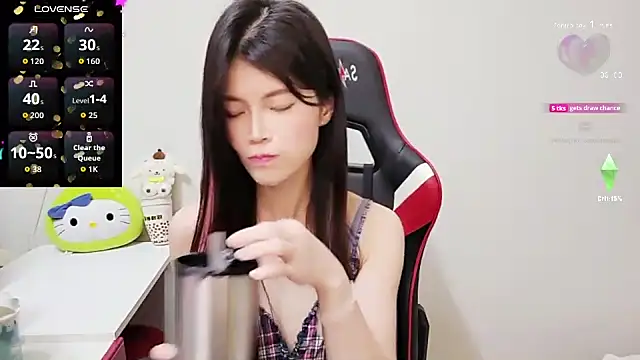 Snapshot of Alina10932 chatting on September 18, 2025, 7:55 am Alina10932 online show from September 18, 2025, 7:55 am