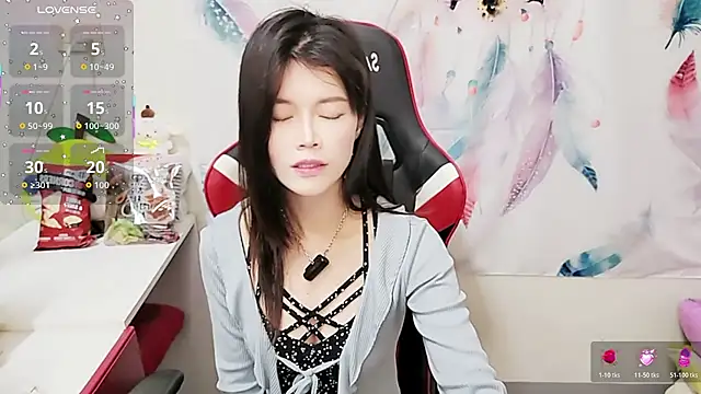 Snapshot of Alina10932 chatting on December 15, 2025, 9:15 am Alina10932 online show from December 15, 2025, 9:15 am