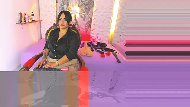 Snapshot of Luciana_r chatting on November 6, 2025, 10:03 pm Luciana r online show from November 6, 2025, 10:03 pm