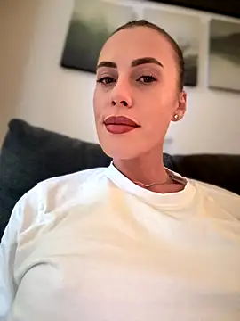  JessyRey  online show from November 17, 2025, 11:58 am