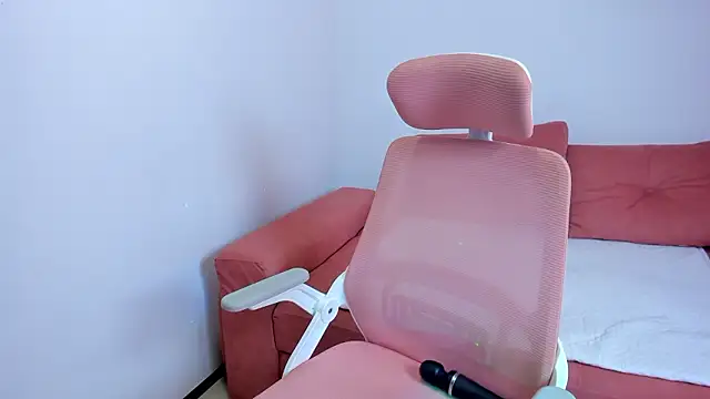 Emiss Jones online show from March 12, 2026, 2:06 am