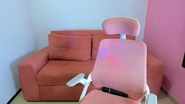 Snapshot of Emiss_Jones chatting on January 7, 2026, 8:36 pm Emiss Jones online show from January 7, 2026, 8:36 pm