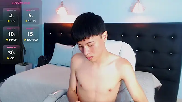 Snapshot of Abraham_horny18 chatting on October 10, 2025, 6:31 pm Abraham horny18 online show from October 10, 2025, 6:31 pm