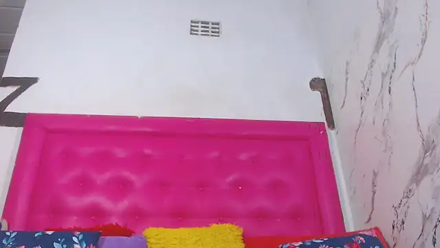 Snapshot of LoloQueen5 chatting on June 11, 2026, 2:58 pm LoloQueen5 online show from June 11, 2026, 2:58 pm