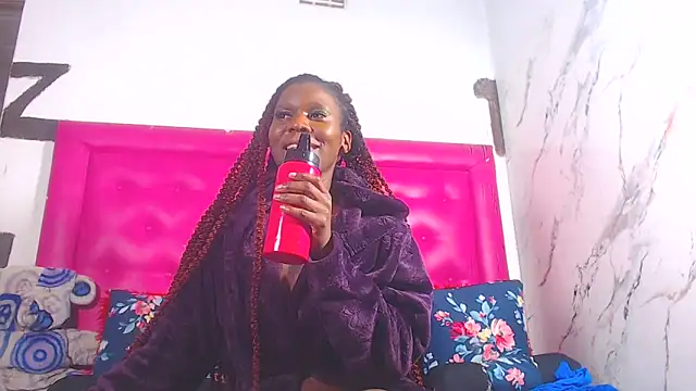 Snapshot of LoloQueen5 chatting on June 20, 2026, 11:59 am LoloQueen5 online show from June 20, 2026, 11:59 am