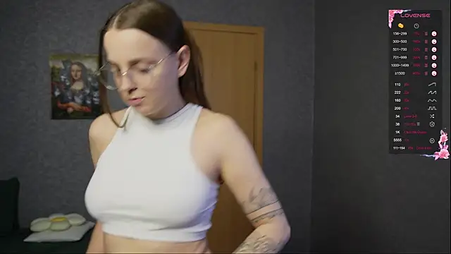 Violetwin online show from April 11, 2026, 5:27 pm