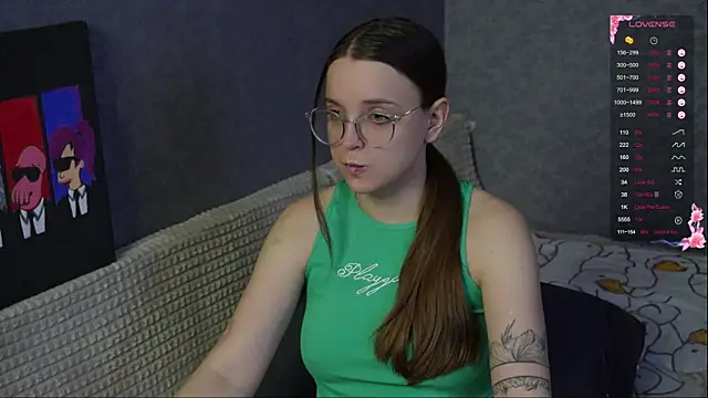 Violetwin online show from April 4, 2026, 4:13 pm