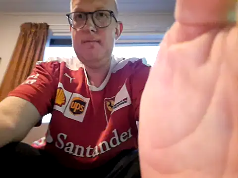 geilerd122 online show from April 15, 2026, 6:45 pm