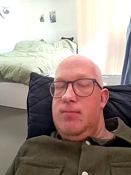 geilerd122 online show from April 6, 2026, 1:34 pm