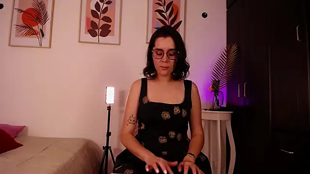 barbyehot online show from April 13, 2026, 8:57 pm