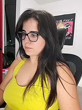 Snapshot of CutteGirl99 chatting on October 17, 2025, 12:14 am CutteGirl99 online show from October 17, 2025, 12:14 am